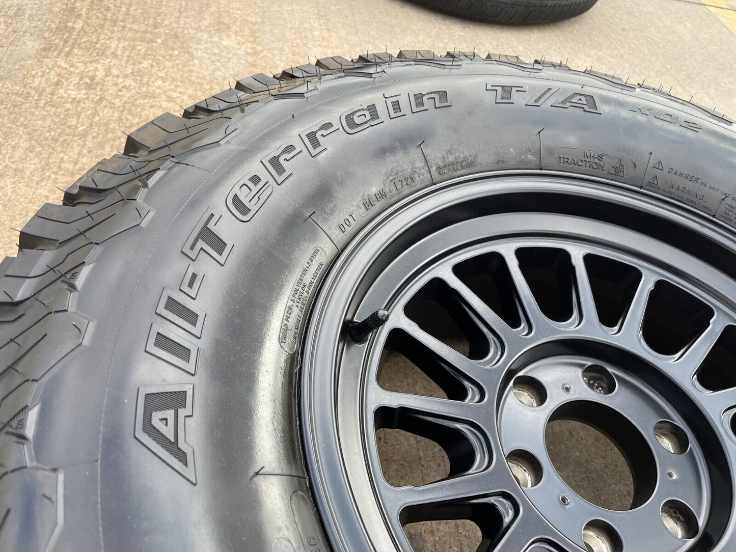 17" 17x8.5 KMC KM724 Impact OL Ford F-150 Raptor rim wheel tire 35" BFG
