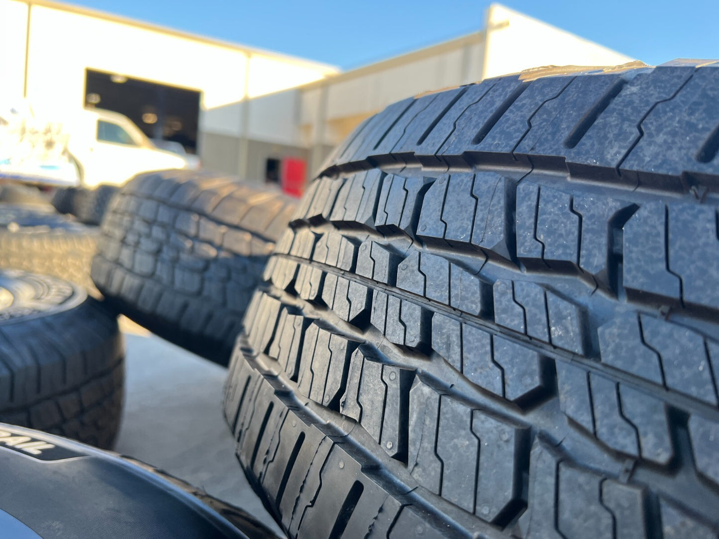 18" Chevy Tahoe Suburban Z71 OEM 5647 5753 wheels tires Silverado MICHELIN NEW