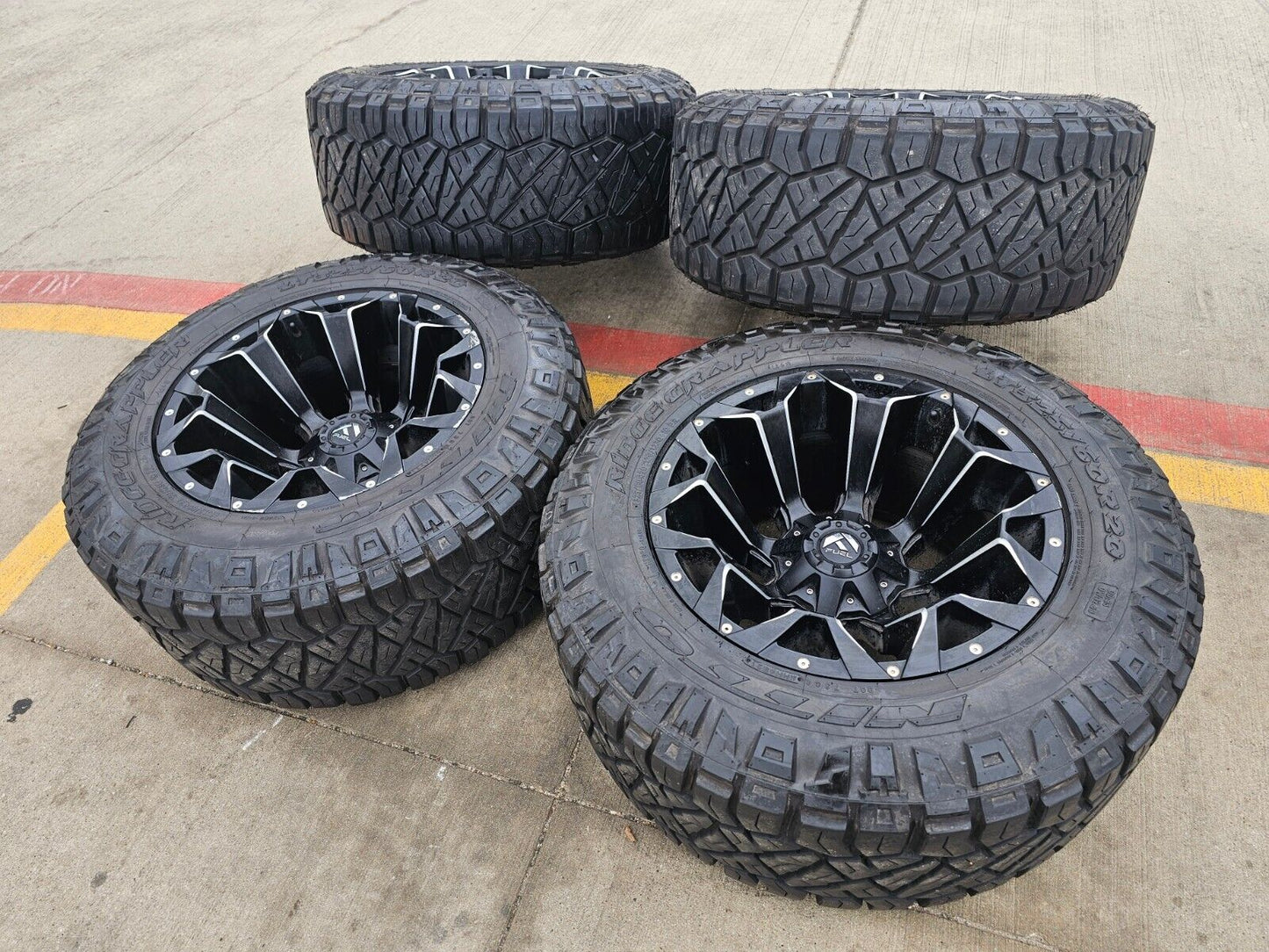 20x12 Fuel D546 Assault Chevy Silverado Ford F-150 RAM wheels rims 6x139 6x135