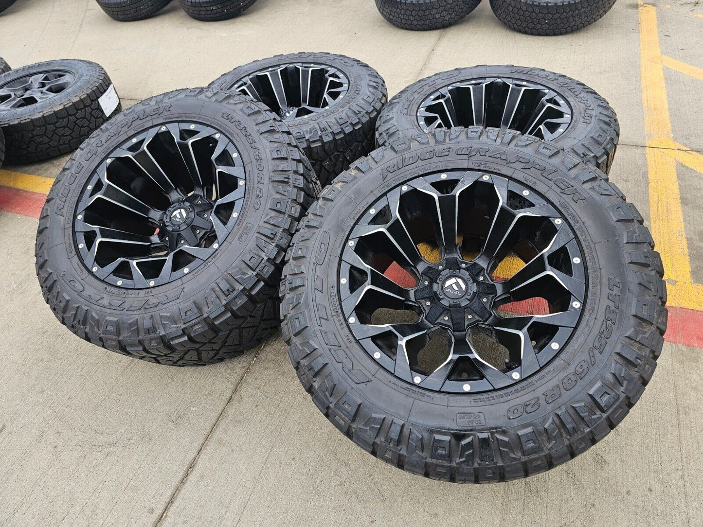20x12 Fuel D546 Assault Chevy Silverado Ford F-150 RAM wheels rims 6x139 6x135