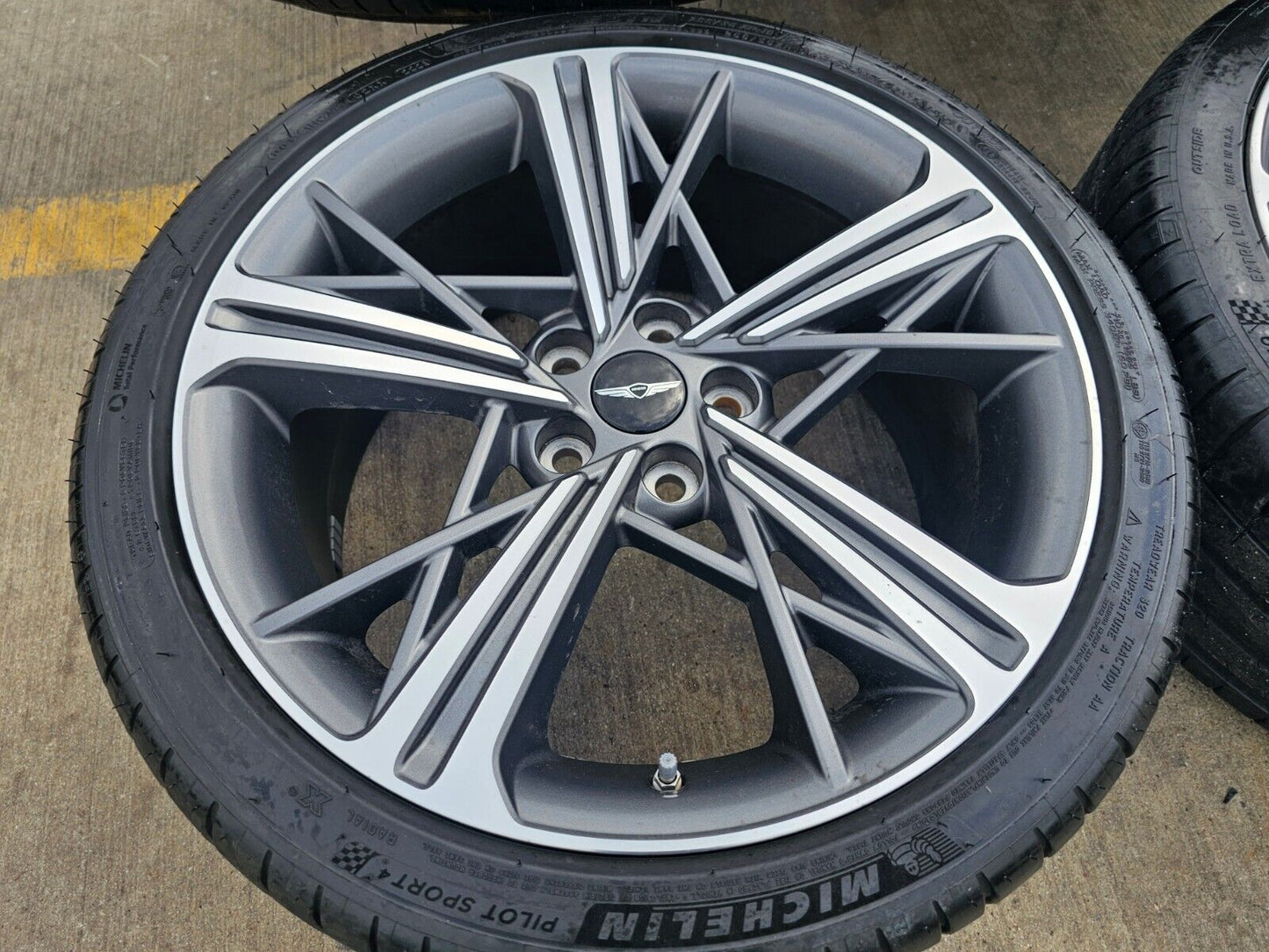 19" Hyundai Genesis G70 G80 OEM 71087 wheel rims Sonata tires MICHELIN