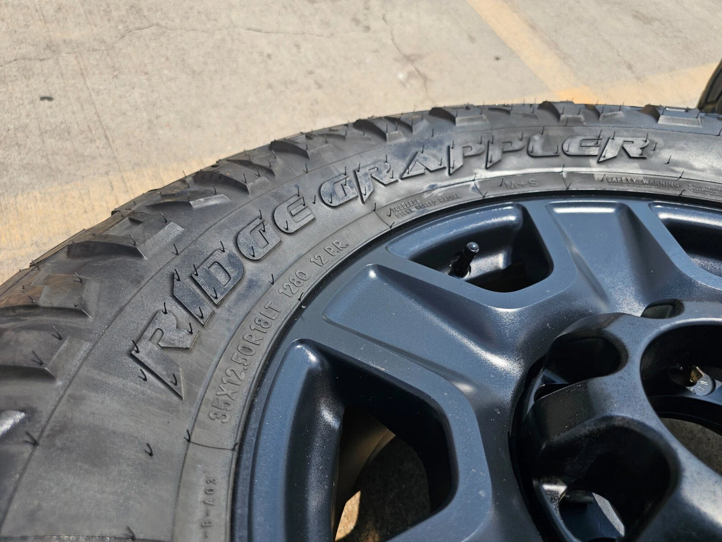 18" Ford F-250 F-350 TREMOR FX-4 OEM black wheels 10298 tires 35"