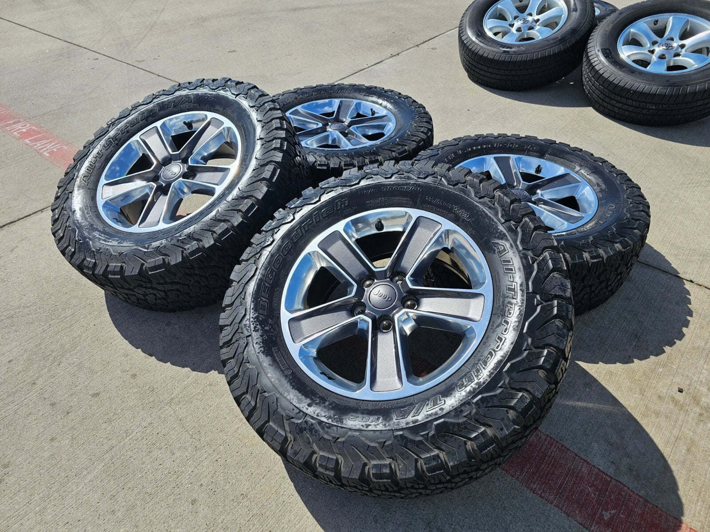 18" Jeep Wrangler Sahara Rubicon OEM 9221 9255 wheels rims BFG 33"