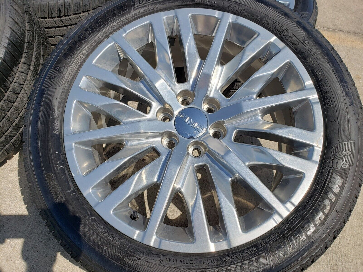 22" GMC Sierra Yukon DENALI Silverado OEM 5921 wheels rims tires
