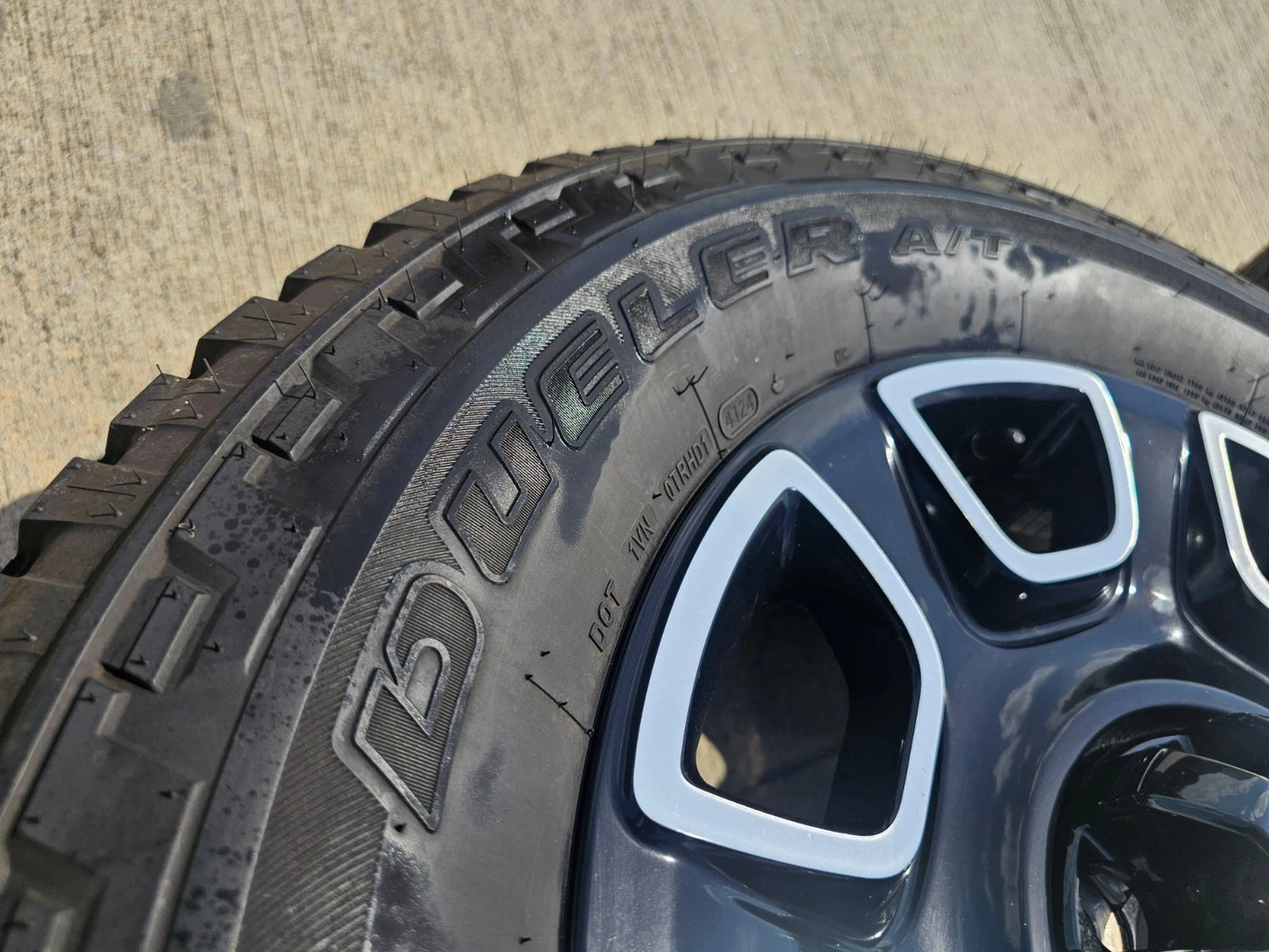 20" Ford F-250 F-350 OEM Lariat Platinum wheels rims 10486 tires 2024 2025