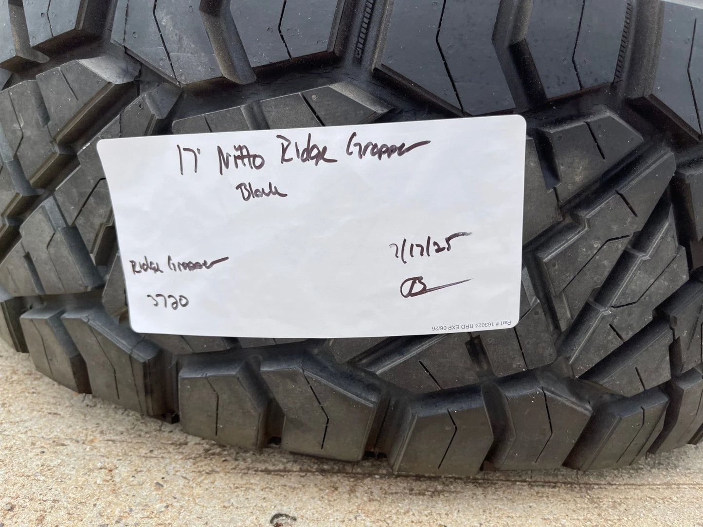 (1) 35x12.5x17 Nitto Ridge Grappler R/T tire 121Q E 10 PLY