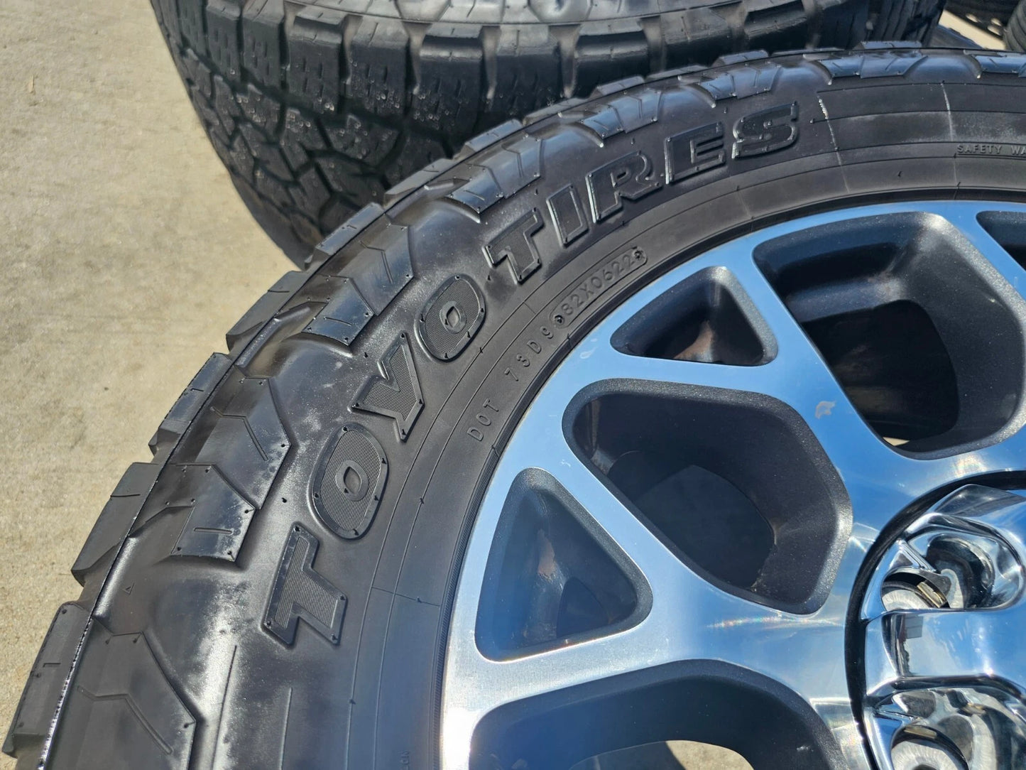 20" Ford F-250 F-350 OEM Lariat wheels rims 10292 tires TOYO 35"