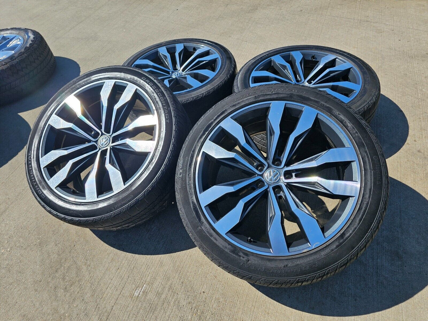 21" VW Atlas SEL R-Line OEM 70077 wheels rims tires