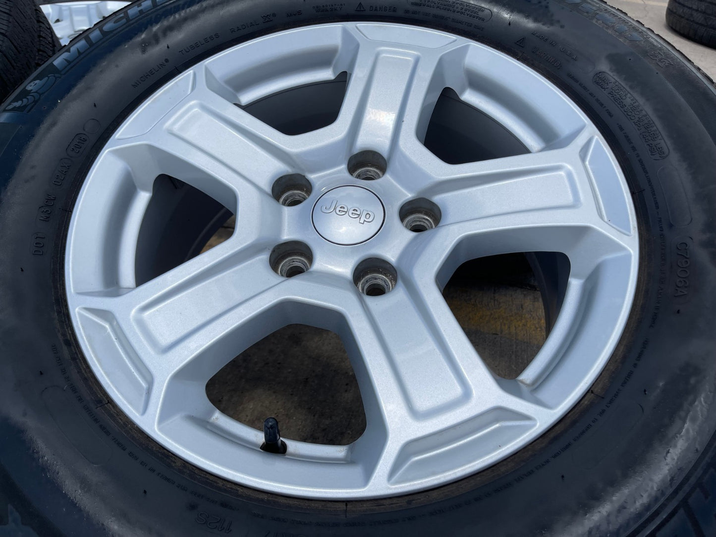 17" Jeep Wrangler Rubicon OEM wheels rims 9216 Gladiator tires MICHELIN