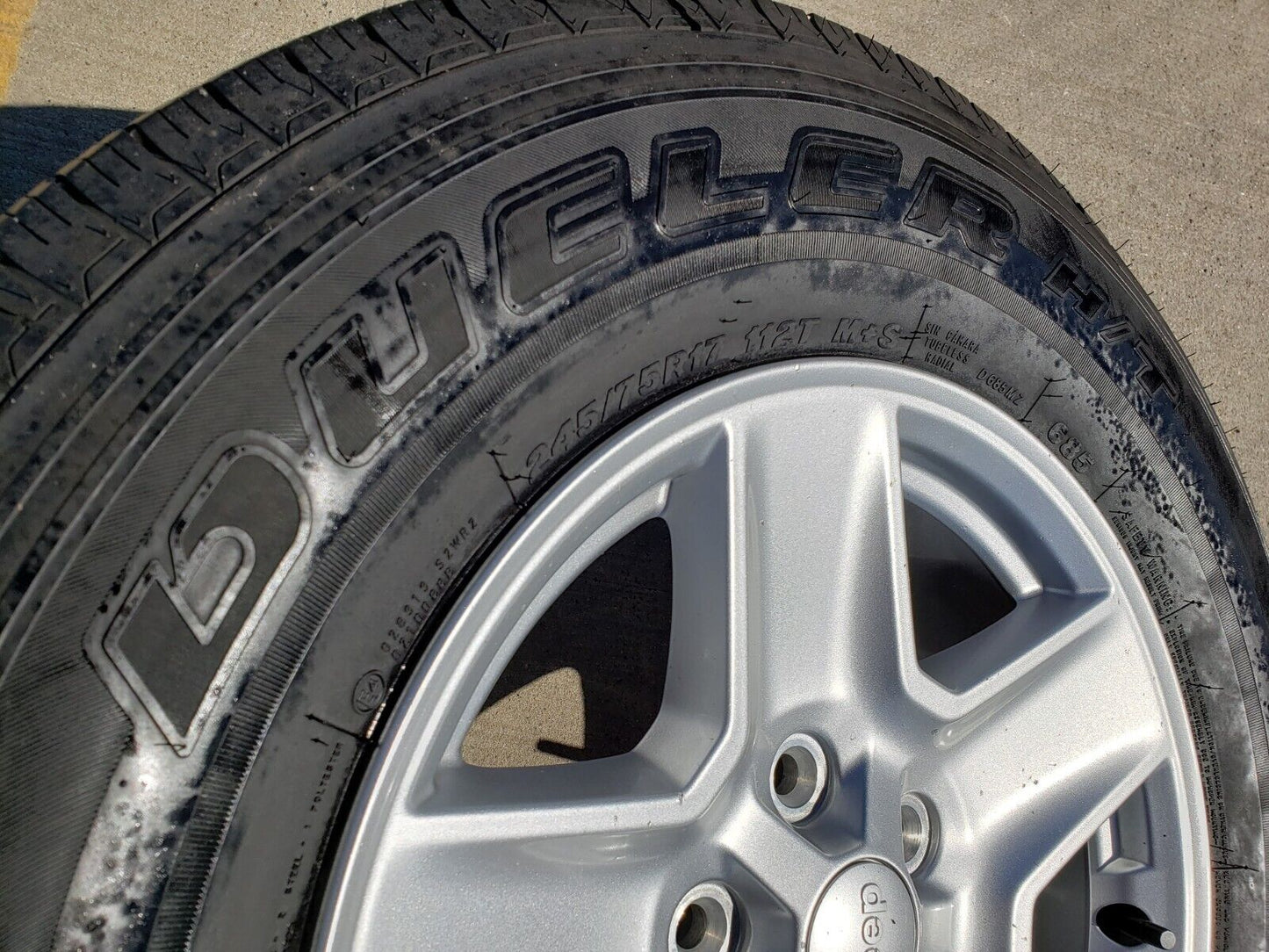 17" Jeep Gladiator SPORT OEM wheels rims tires 9235 Wrangler 2020 2021 2022 2023