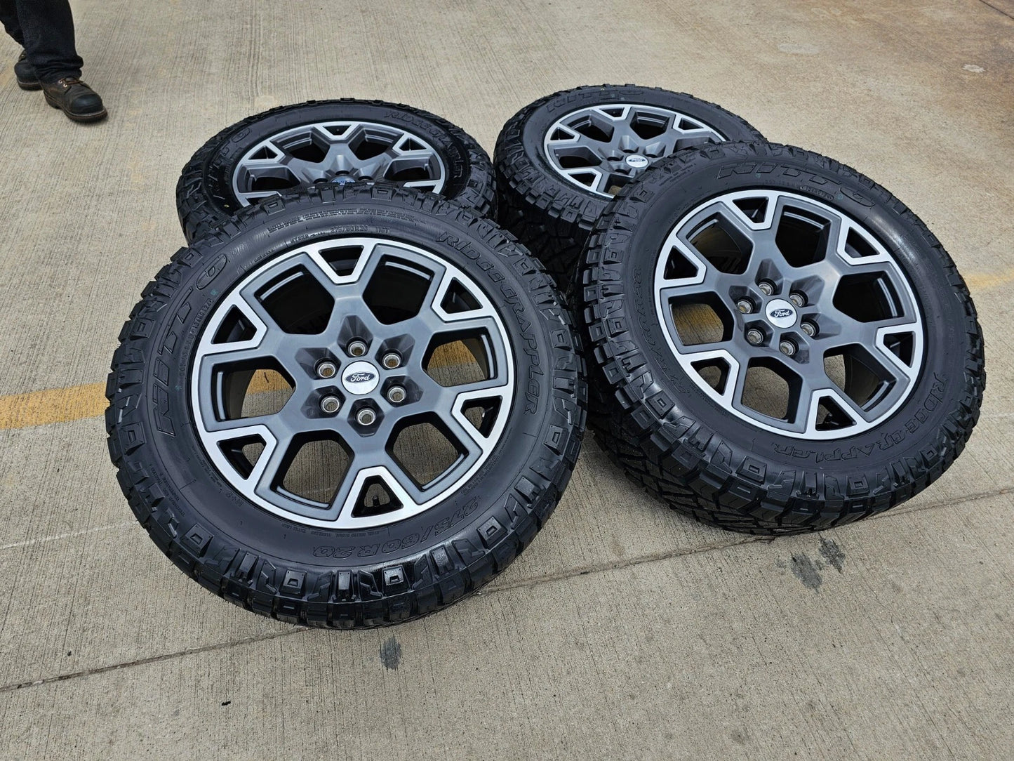20" Ford F-150 LARIAT Limited OEM rims wheels Expedition 2025 NEW NITTO