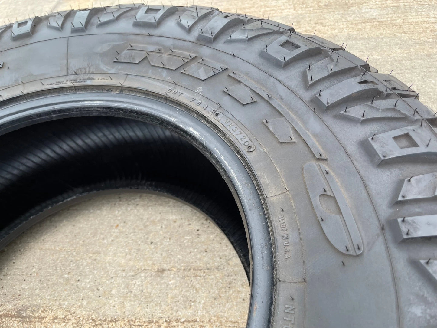 (1) 35x12.5x17 Nitto Ridge Grappler R/T tire 121Q E 10 PLY