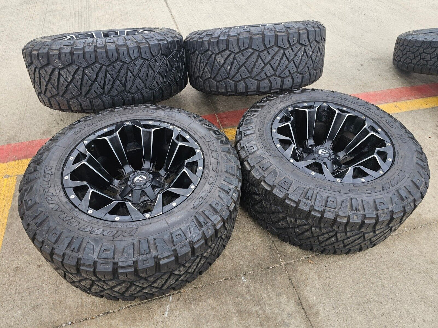 20x12 Fuel D546 Assault Chevy Silverado Ford F-150 RAM wheels rims 6x139 6x135