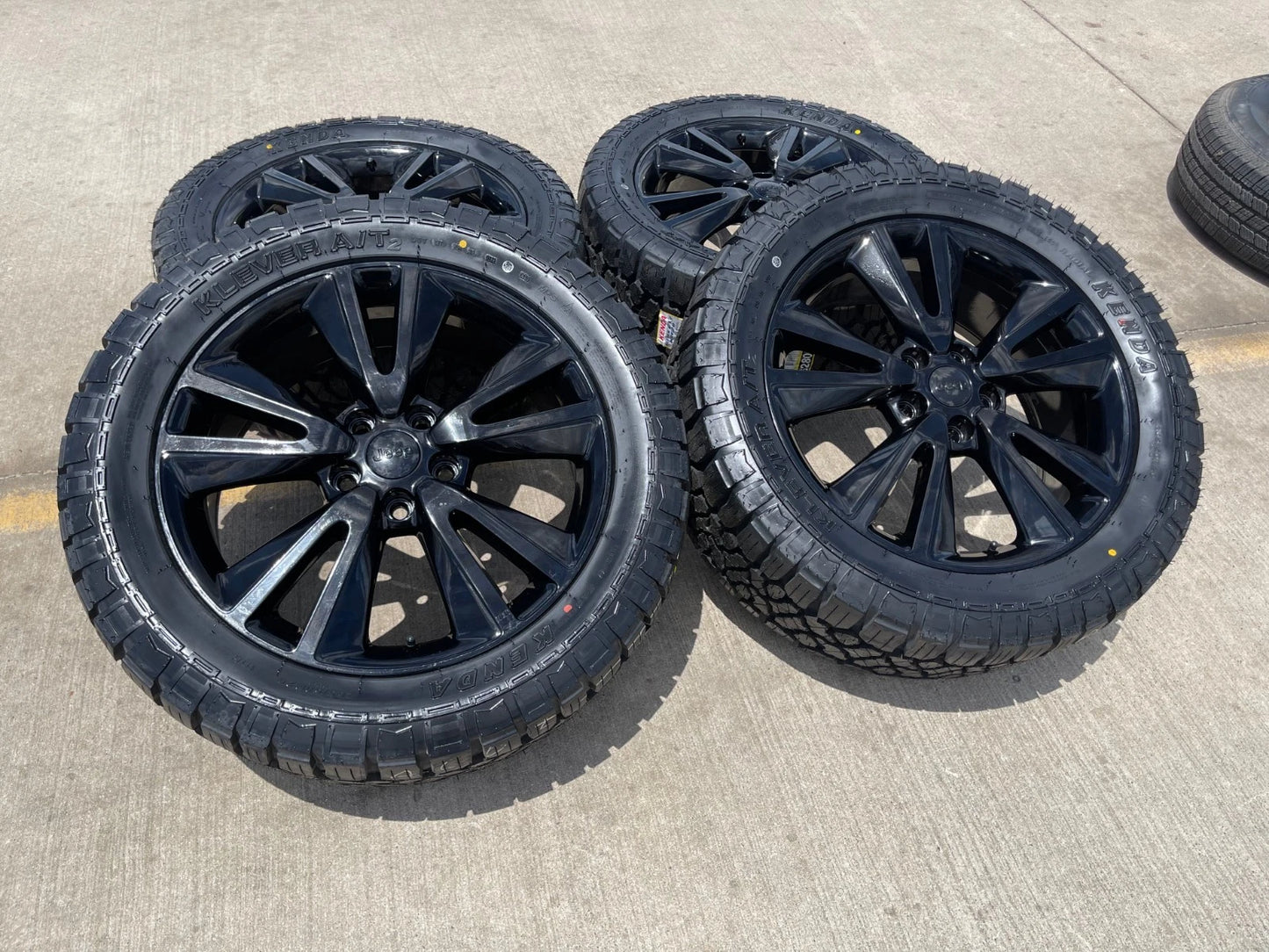 20" Jeep Grand Cherokee L OEM wheels rims 2393 KENDA tires NEW