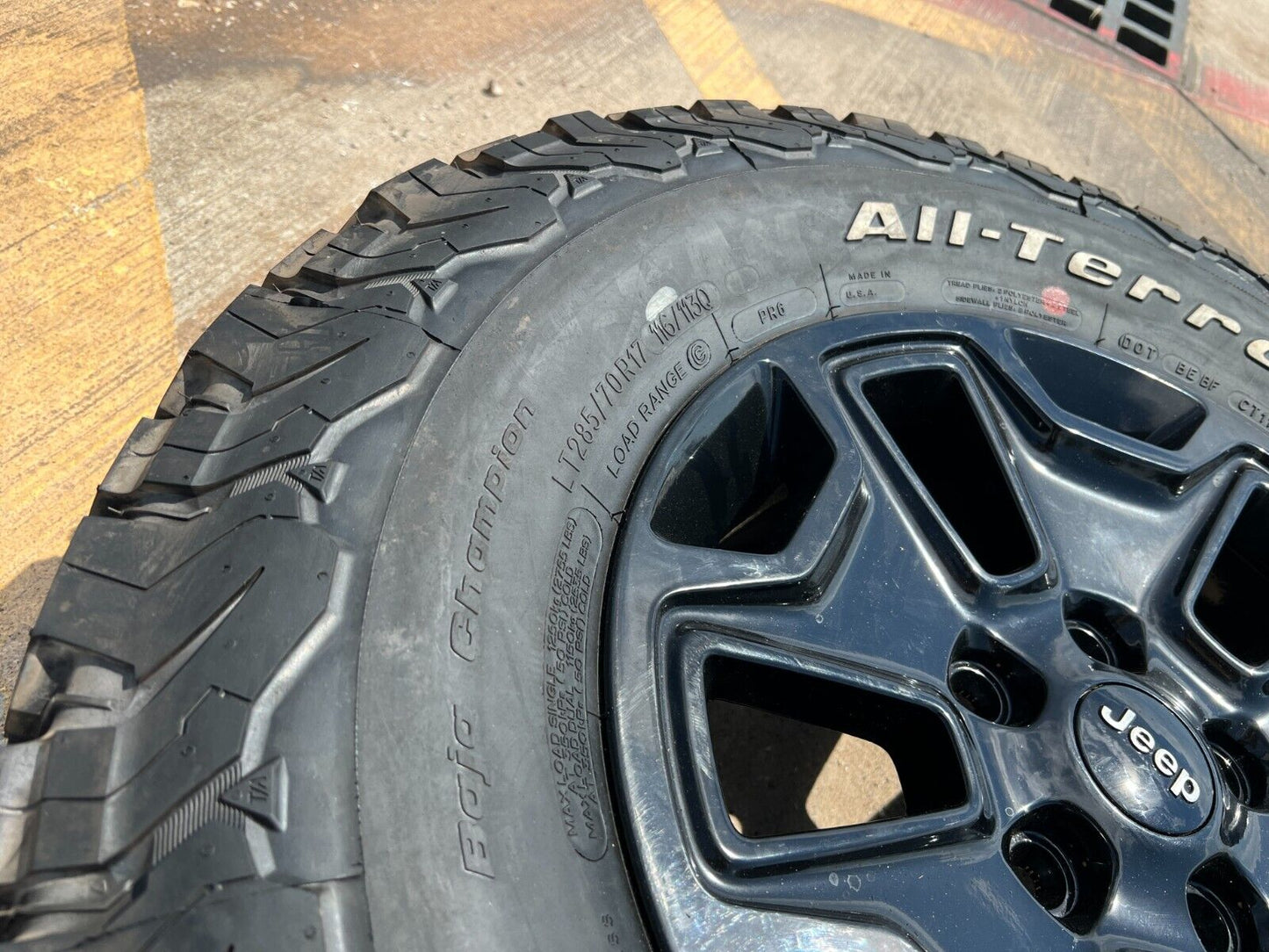 17" Jeep Wrangler OEM wheel rim SPARE 9118 tire spare BFG 33"