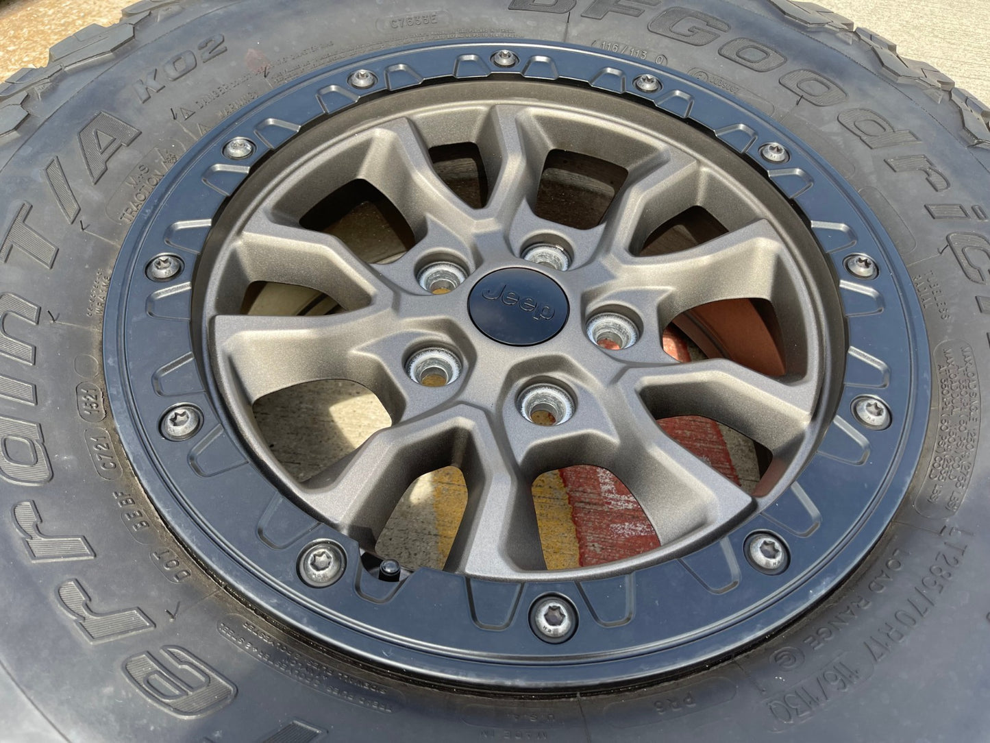 17" Jeep Wrangler 392 Gladiator Rubicon OEM 9304 95240 BEADLOCK wheel rim BFG