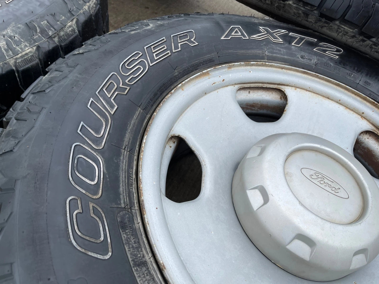 (1) 18" Ford F-250 F-350 OEM 3601 steel spare wheel rim tire