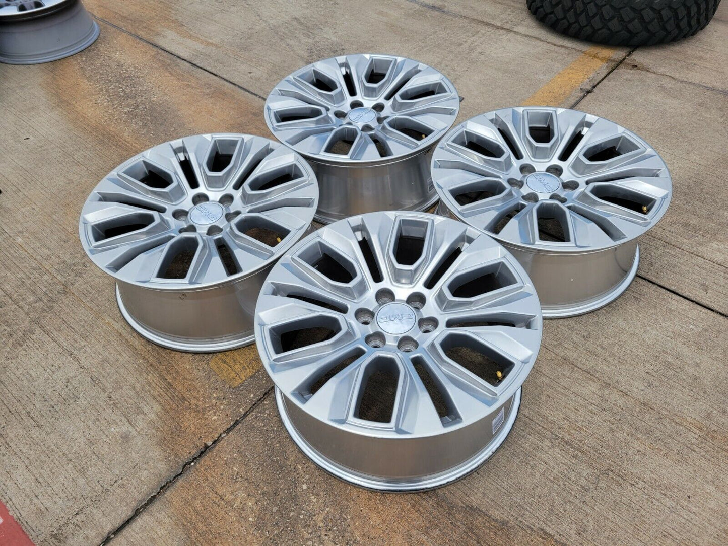 (1) 22" GMC Yukon Sierra DENALI Chevy 5943 OEM wheel rim 2022 2023 2024 2025 NEW