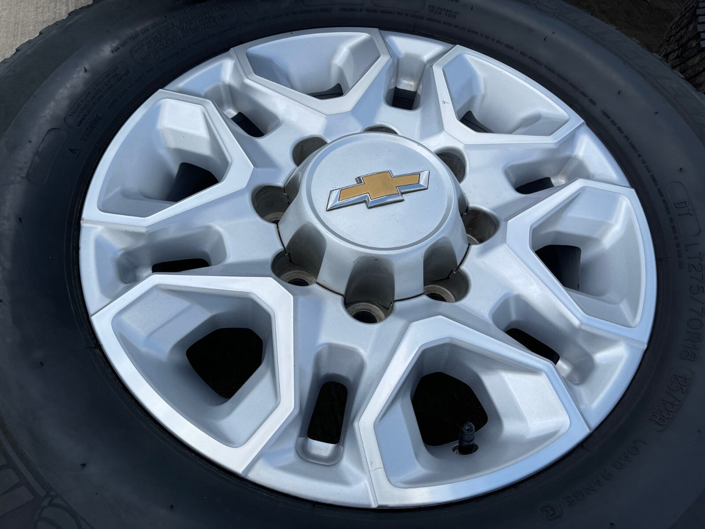 18" Chevy Silverado 2500 3500 OEM 5959 wheels rims MICHELIN LTX A/T2