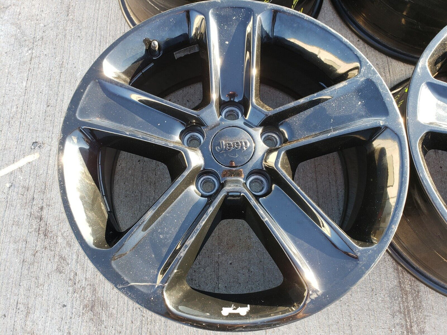 18" Jeep Wrangler Altitude Black OEM 9255 9221 wheels rims 2021 2022 2023 2024