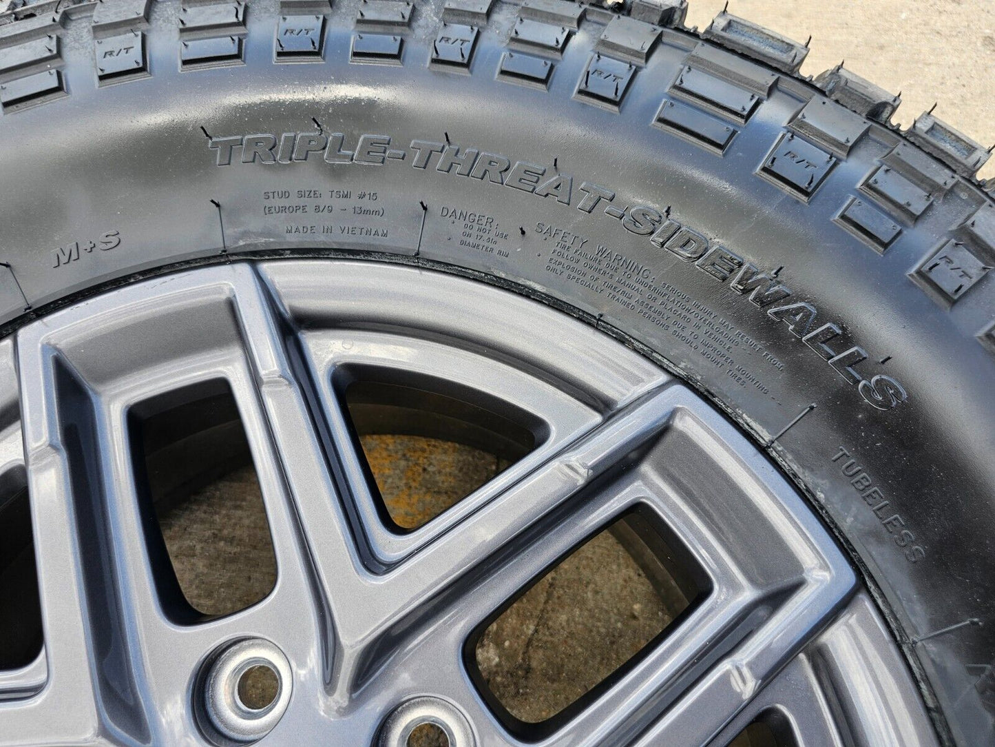 17" Jeep Wrangler Rubicon OEM wheels rims 51649 Gladiator tires NEW 35"