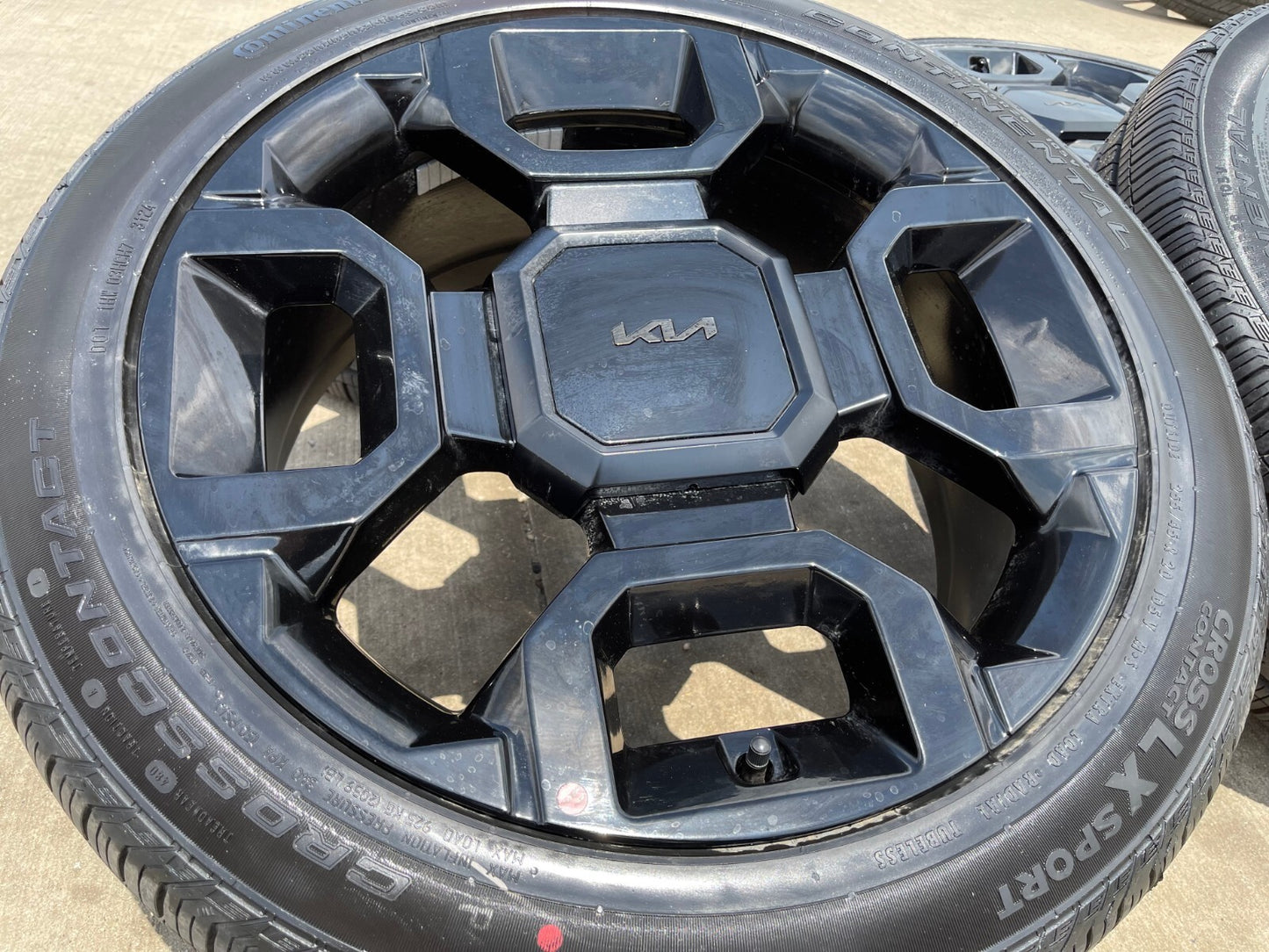 20" Kia Sorento X-PRO OEM wheels rims tires Telluride Sedona 2023 2024 2025 NEW