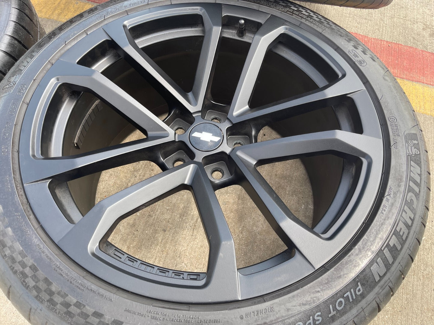 20" Chevy Camaro ZL1 OEM staggered wheels rims 5547 5548 tires