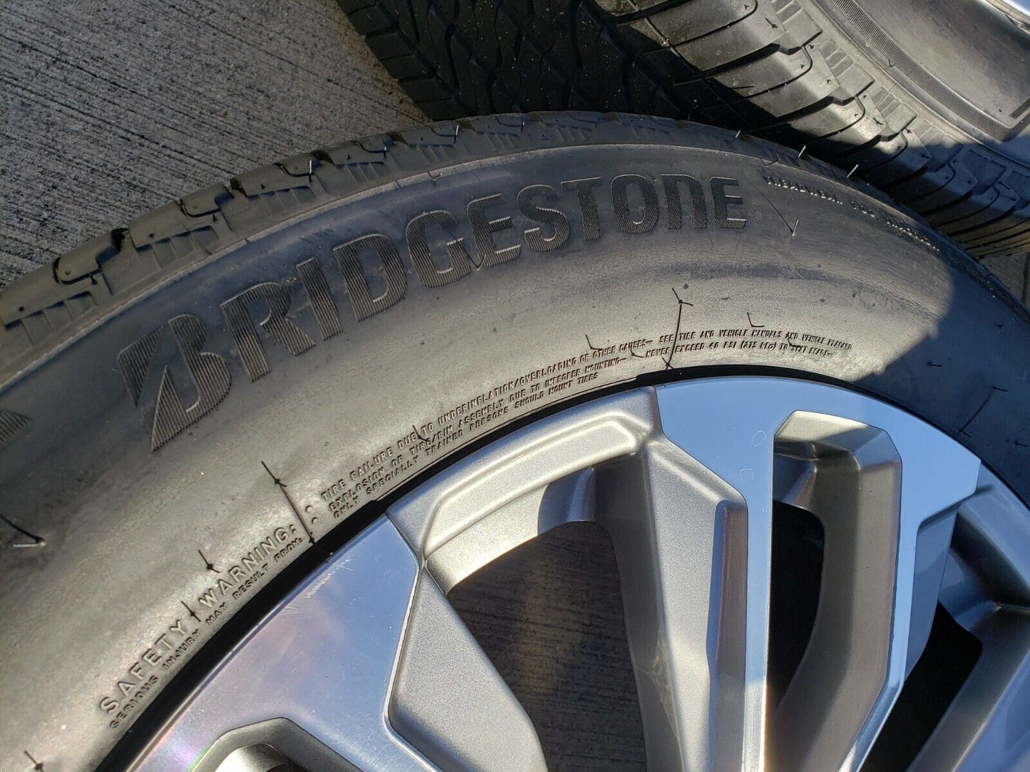 22" GMC Yukon Sierra Chevy Tahoe Silverado OEM wheels rims tires 14025 97000