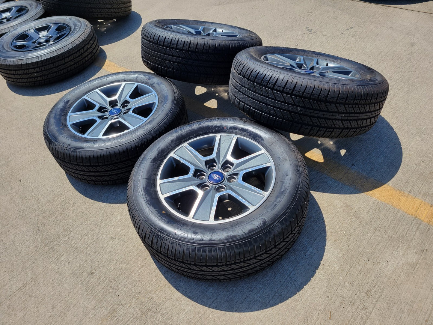 18" Ford F-150 Expedition OEM rims wheels 3997 tires