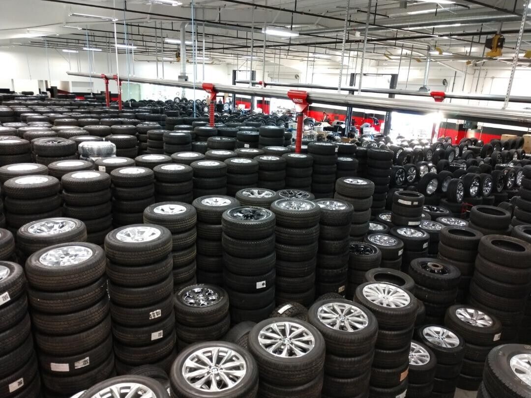 20" Jeep Grand Cherokee SRT Trackhawk OEM 9139 wheels rims tires NEW