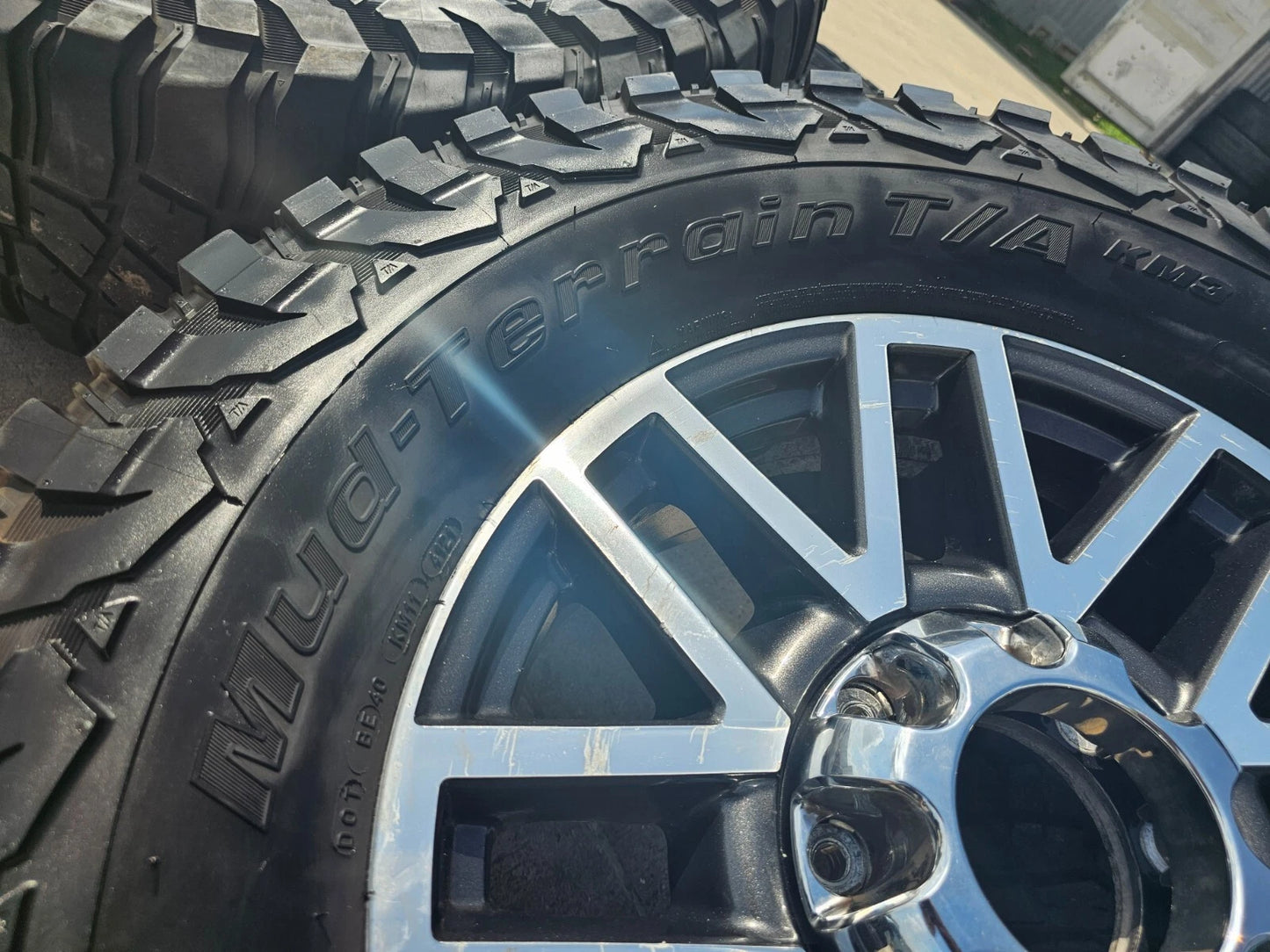 20" Ford F-250 F-350 OEM 10104 LARIAT rims wheels BFG KM2 37"