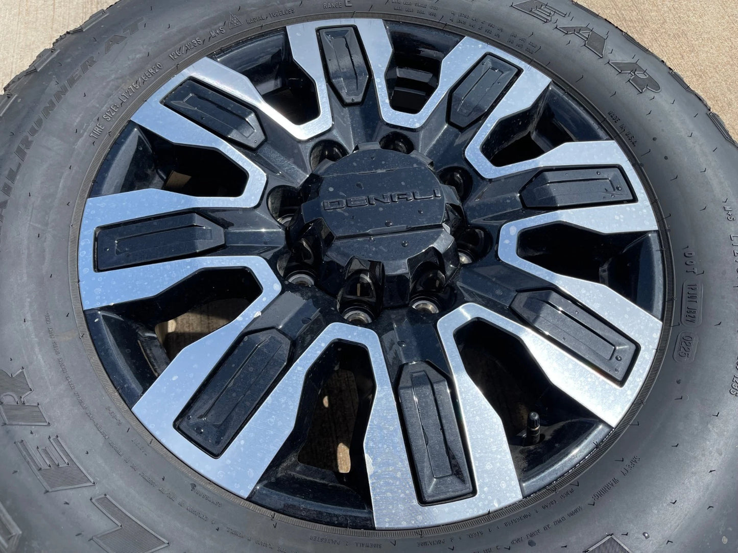 20" GMC Sierra DENALI ULTIMATE 2500 3500 OEM wheel rim 5958 Chevy Spare