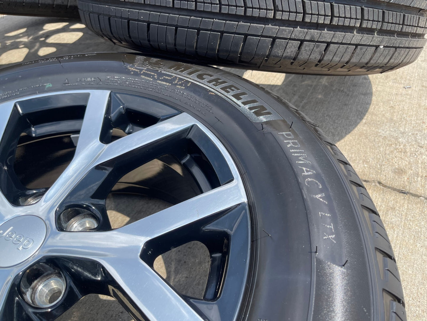 18" Jeep Grand Cherokee L OEM wheels rims 9285 Durango tires 2025 MICHELIN NEW