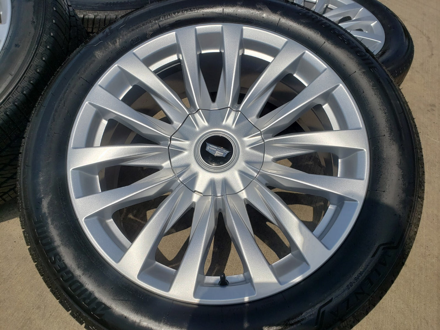 22" Cadillac Escalade Platinum OEM wheels rims 95026 tires NEW