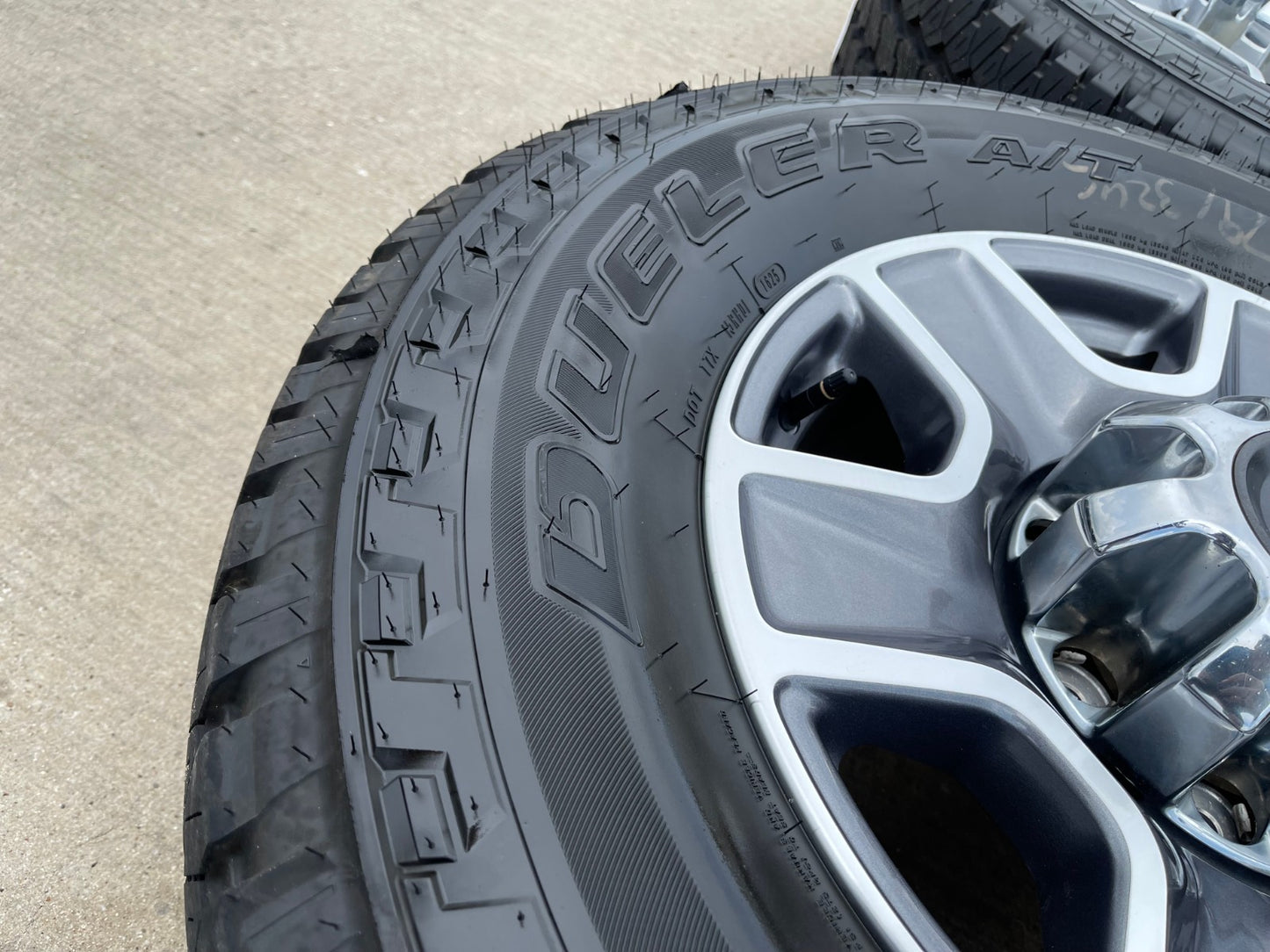 18" Ford F-250 F-350 Lariat FX-4 OEM gray wheels 10298 tires 2024 2025 2026 NEW