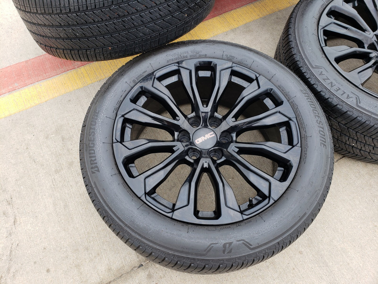 22" GMC Yukon Sierra Chevy Tahoe Silverado OEM wheels rims tires 97000 14025