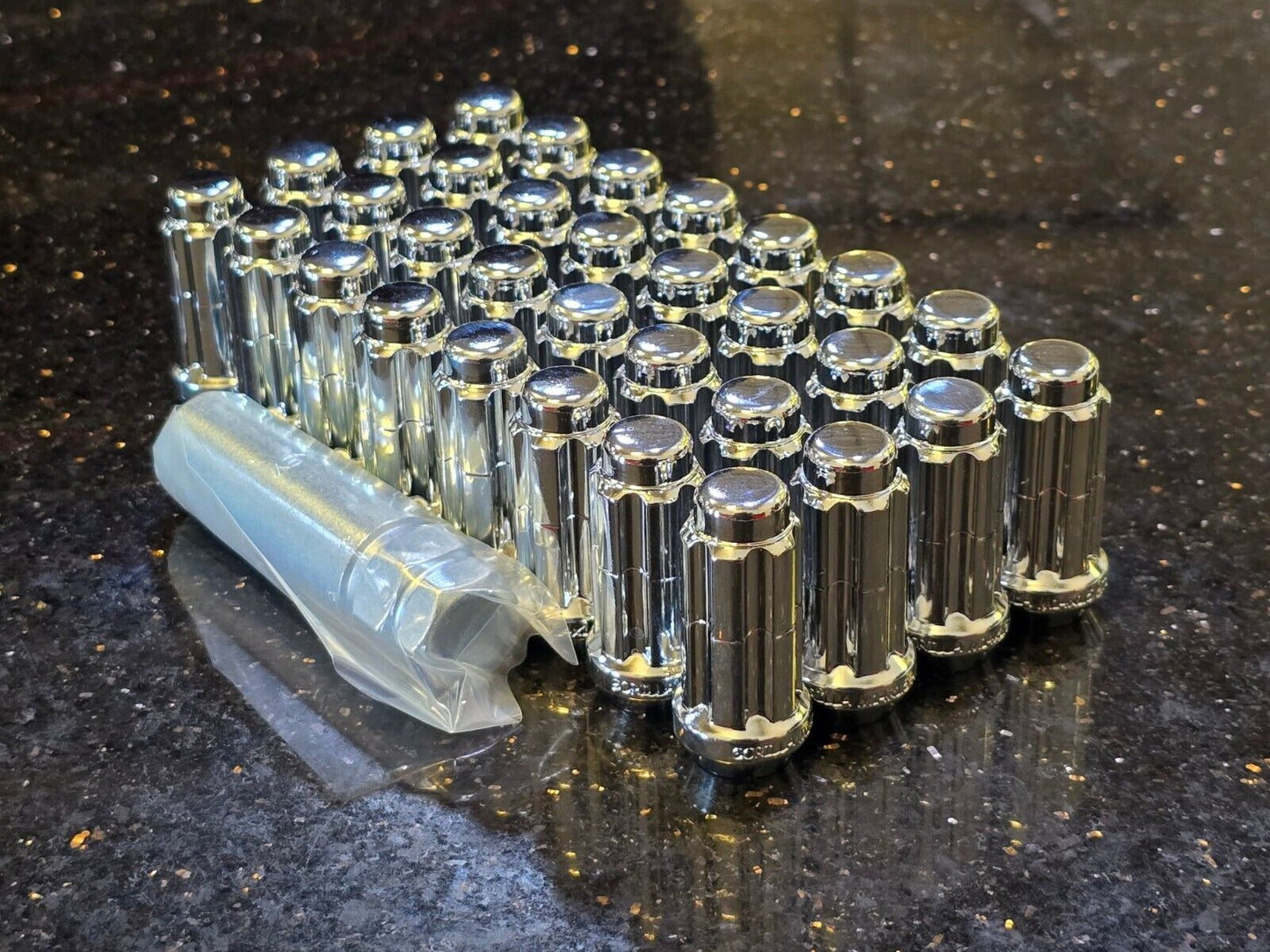 (32) 14x1.5 lug nuts chrome RAM 2500 3500 Chevy Silverado GMC Sierra lugs