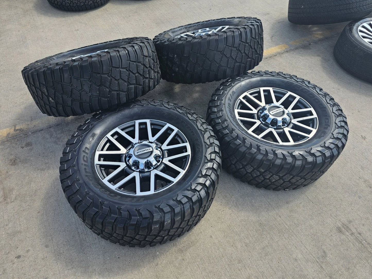 20" Ford F-250 F-350 OEM 10104 LARIAT rims wheels BFG KM2 37"