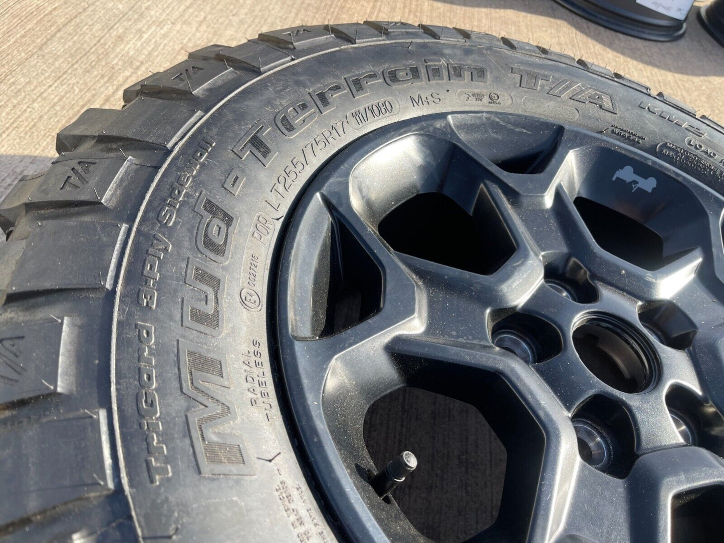 17" Jeep Wrangler Rubicon OEM wheel rim 9282 96832 spare Gladiator 2023 2024 NEW