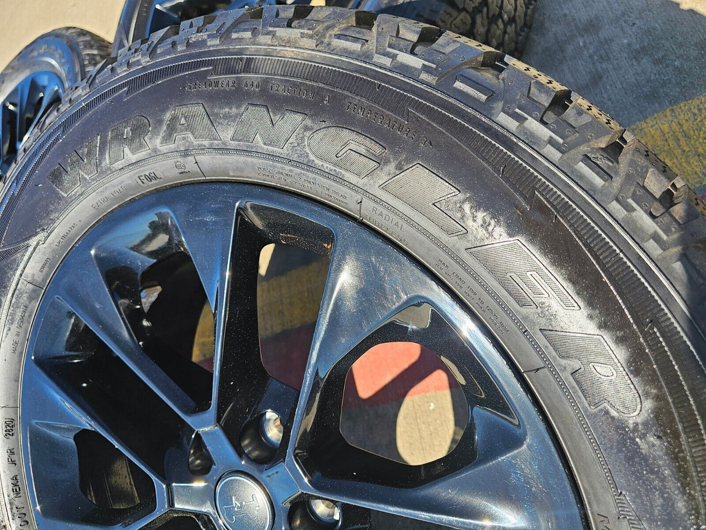 20" Jeep Wrangler OEM Black wheels rims 96902 9262 Gladiator tires