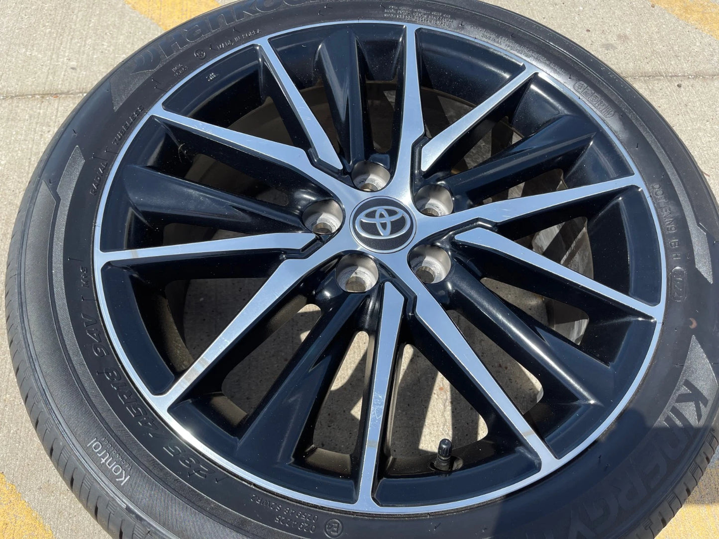 18" Toyota Camry OEM wheel rim 18036 69133 CHR Avalon 2022 2023 2024 2025