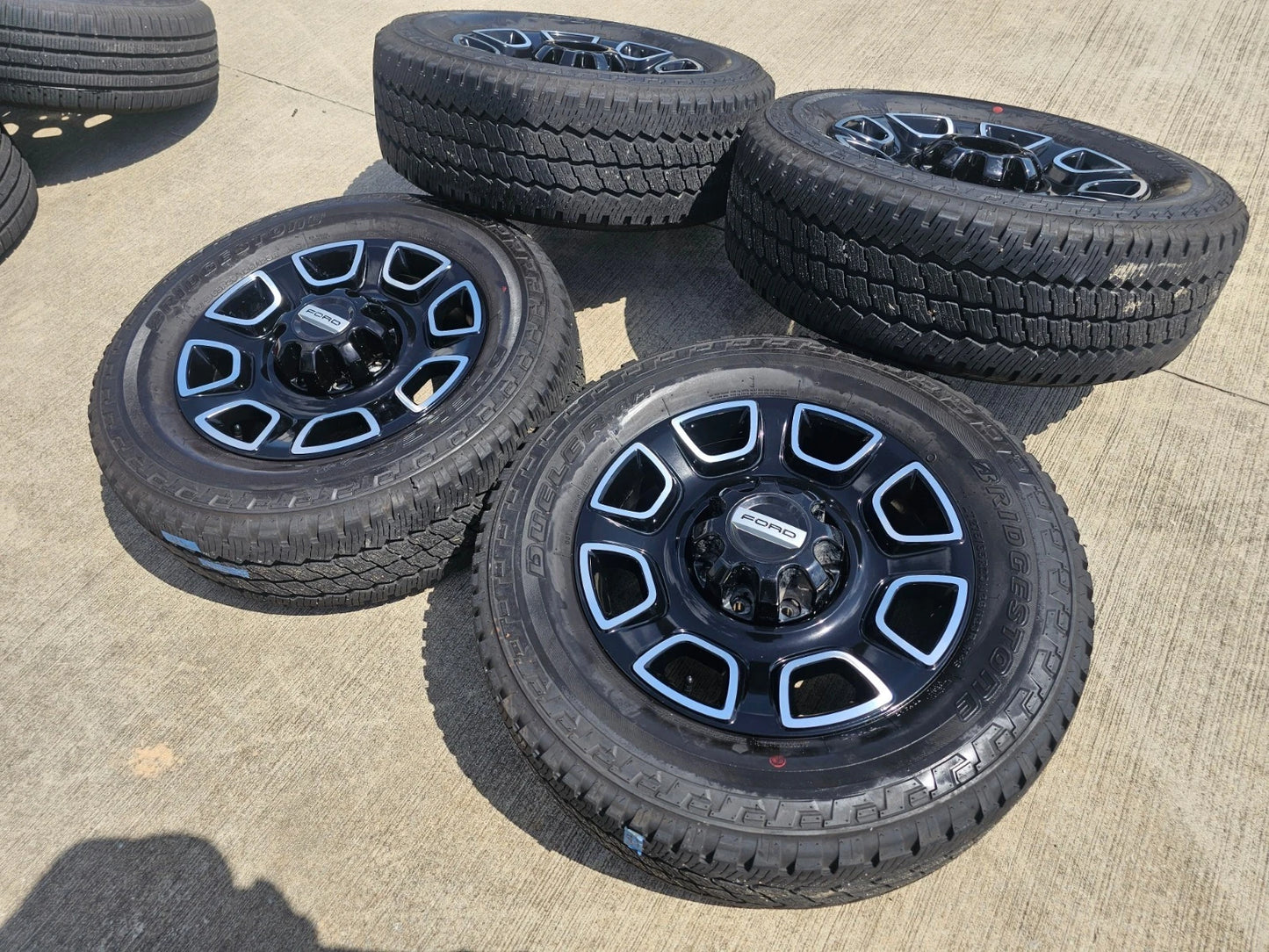 20" Ford F-250 F-350 OEM Lariat Platinum wheels rims 10486 tires 2024 2025