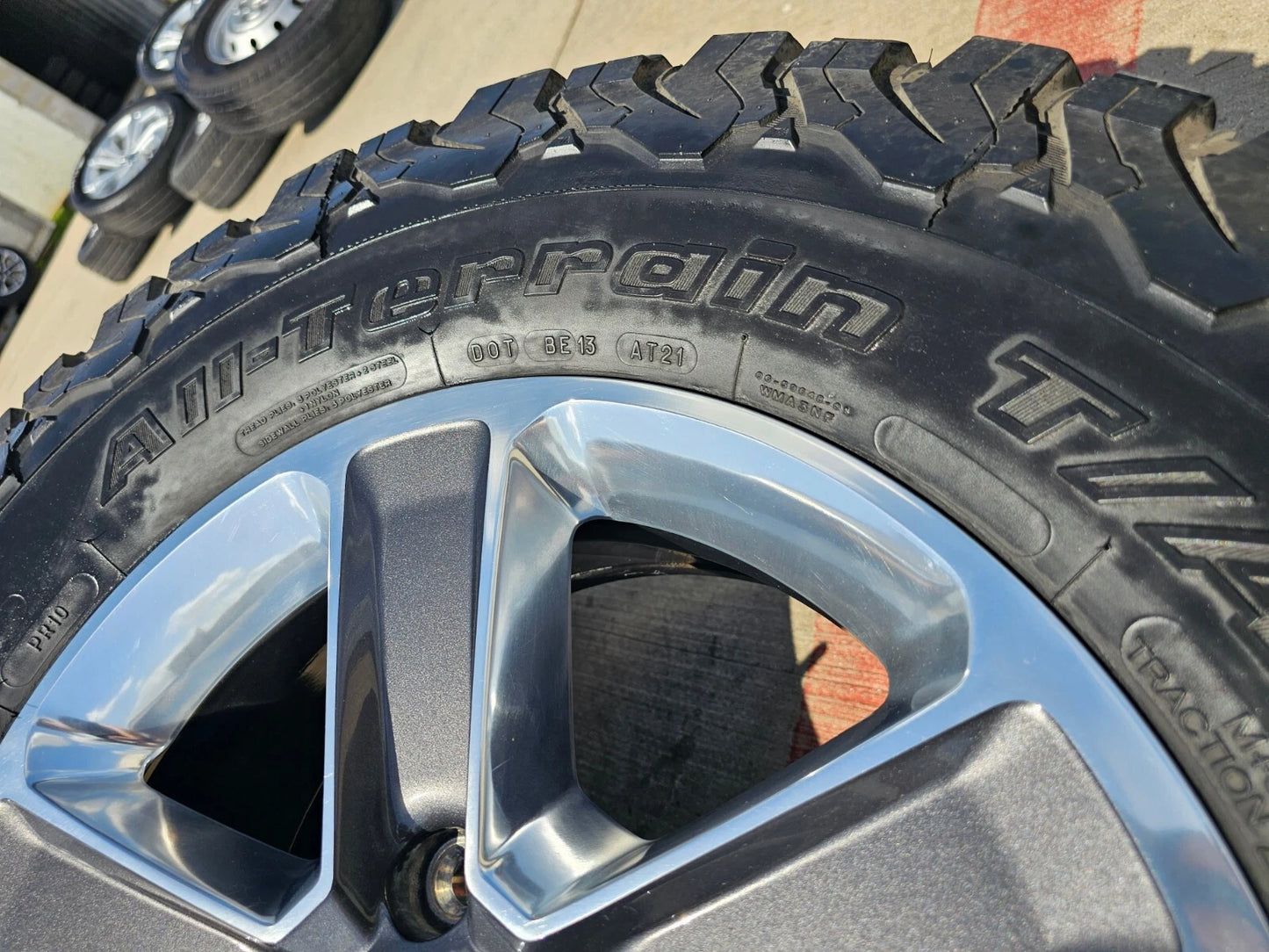 18" Jeep Wrangler Sahara Rubicon OEM 9221 9255 wheels rims BFG 33"