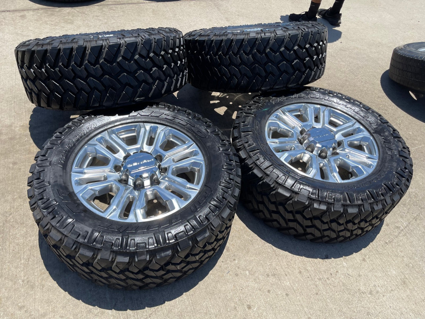 20" GMC Sierra Denali 2500 3500 OEM 5957 wheels rims 2022 2023 2024 2025 NITTO