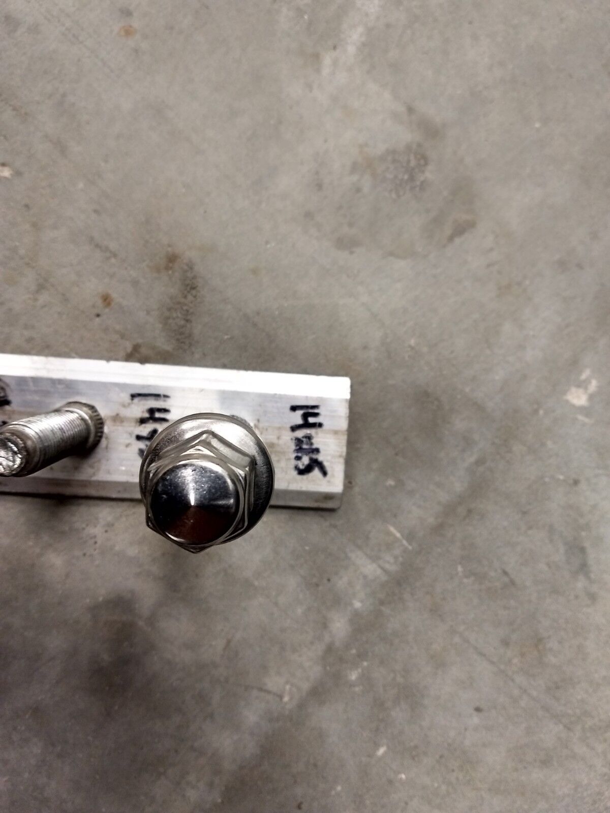 (24) OEM Ford lug nuts Polished F-150 Expedition 14x1.5 2016 2017 2018 2019 2020