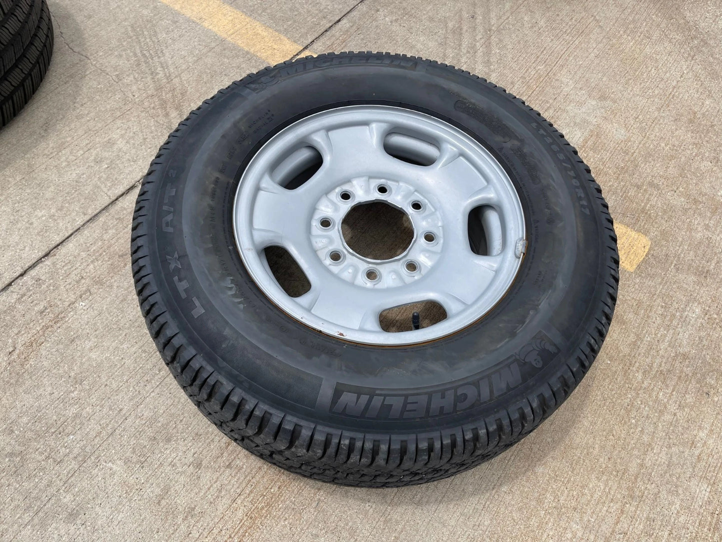 17" Chevy Silverado GMC Sierra 2500 OEM 8095 wheel rim MICHELIN LTX A/T2