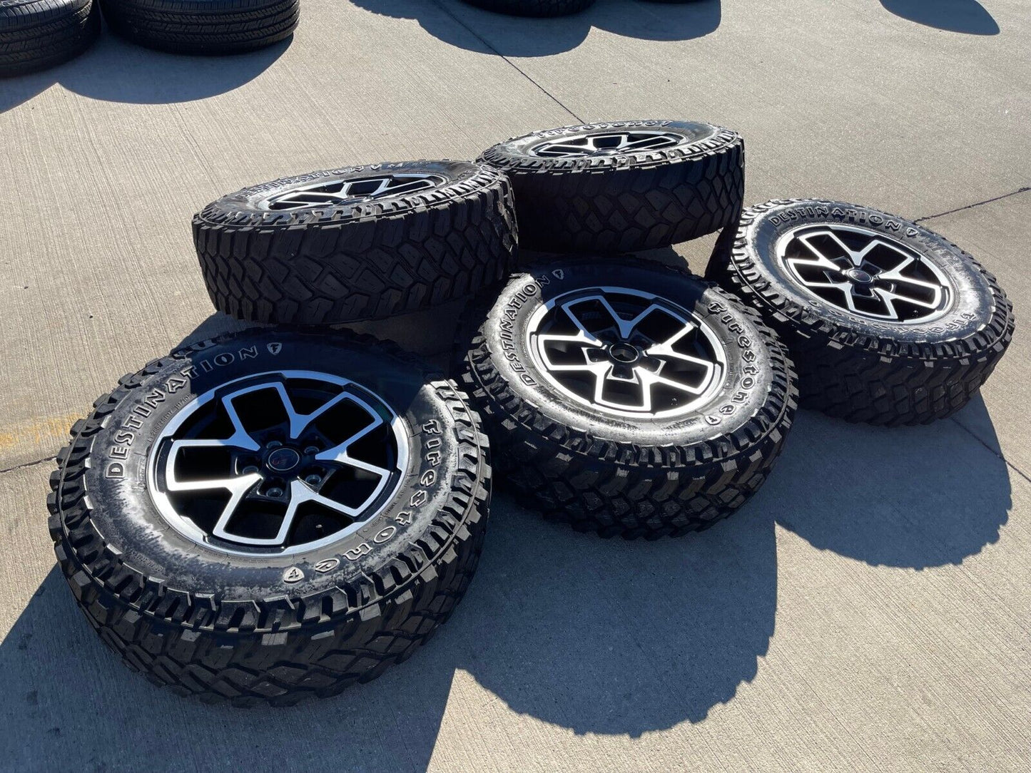 17" Jeep Wrangler Rubicon OEM wheels rims Gladiator tires 2023 2024 2025