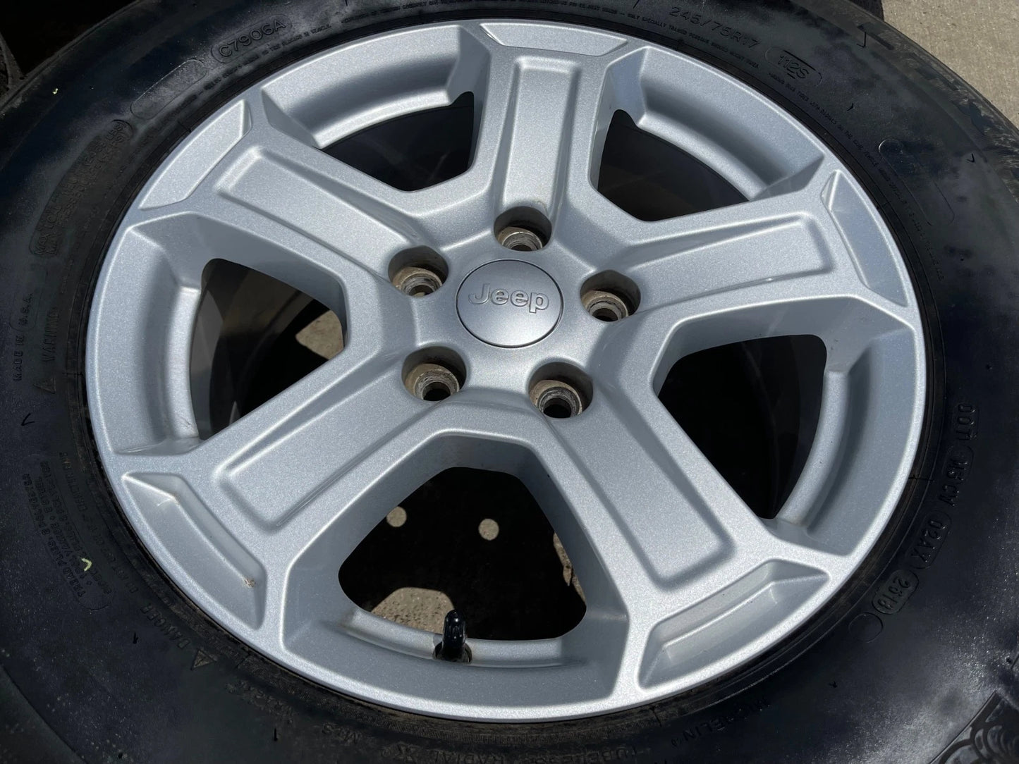 17" Jeep Wrangler Rubicon OEM wheels rims 9216 Gladiator tires MICHELIN