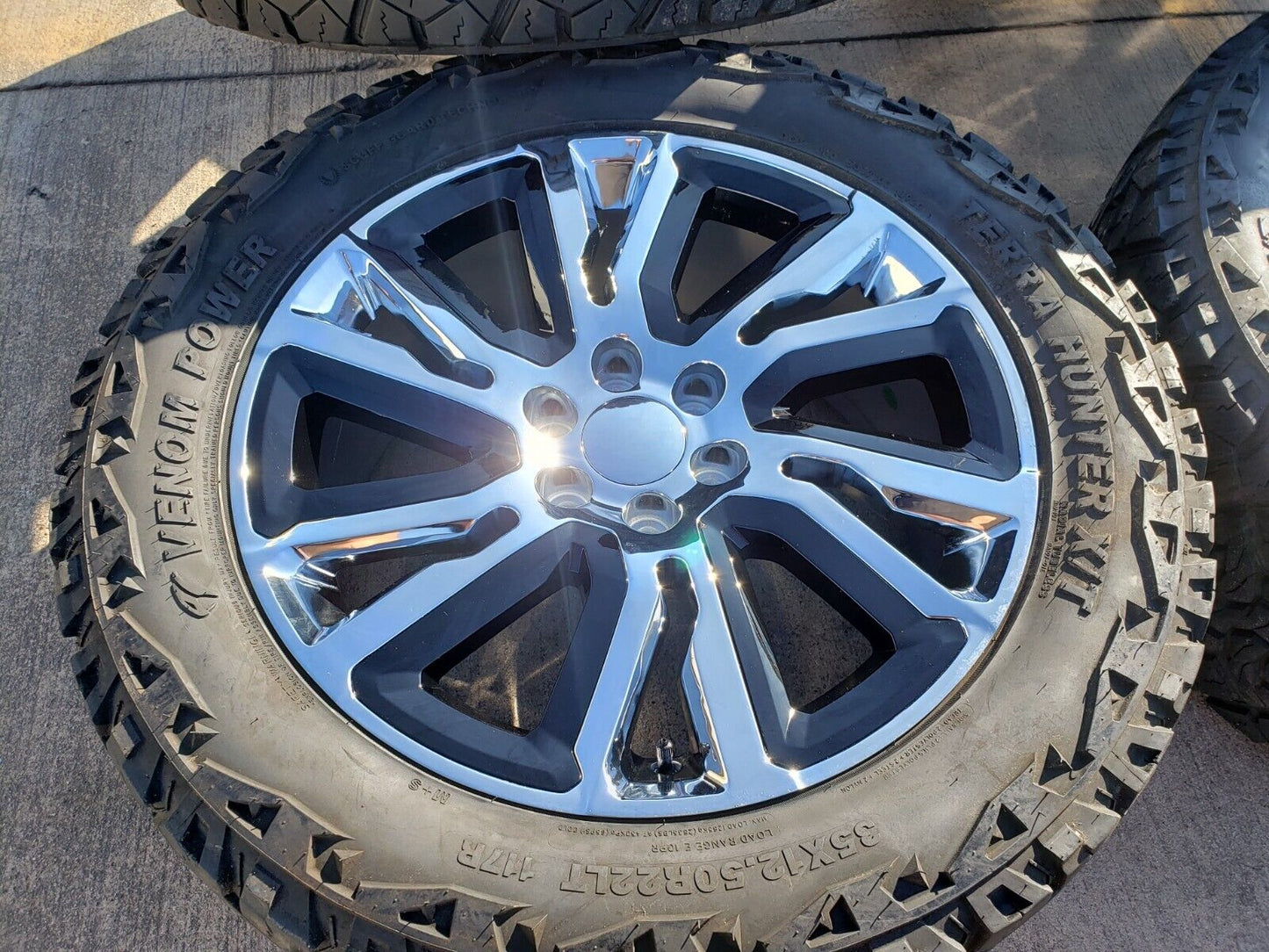 22" Chevy Tahoe Suburban OEM Replica 5907 5901 wheels rims Silverado 35" tires