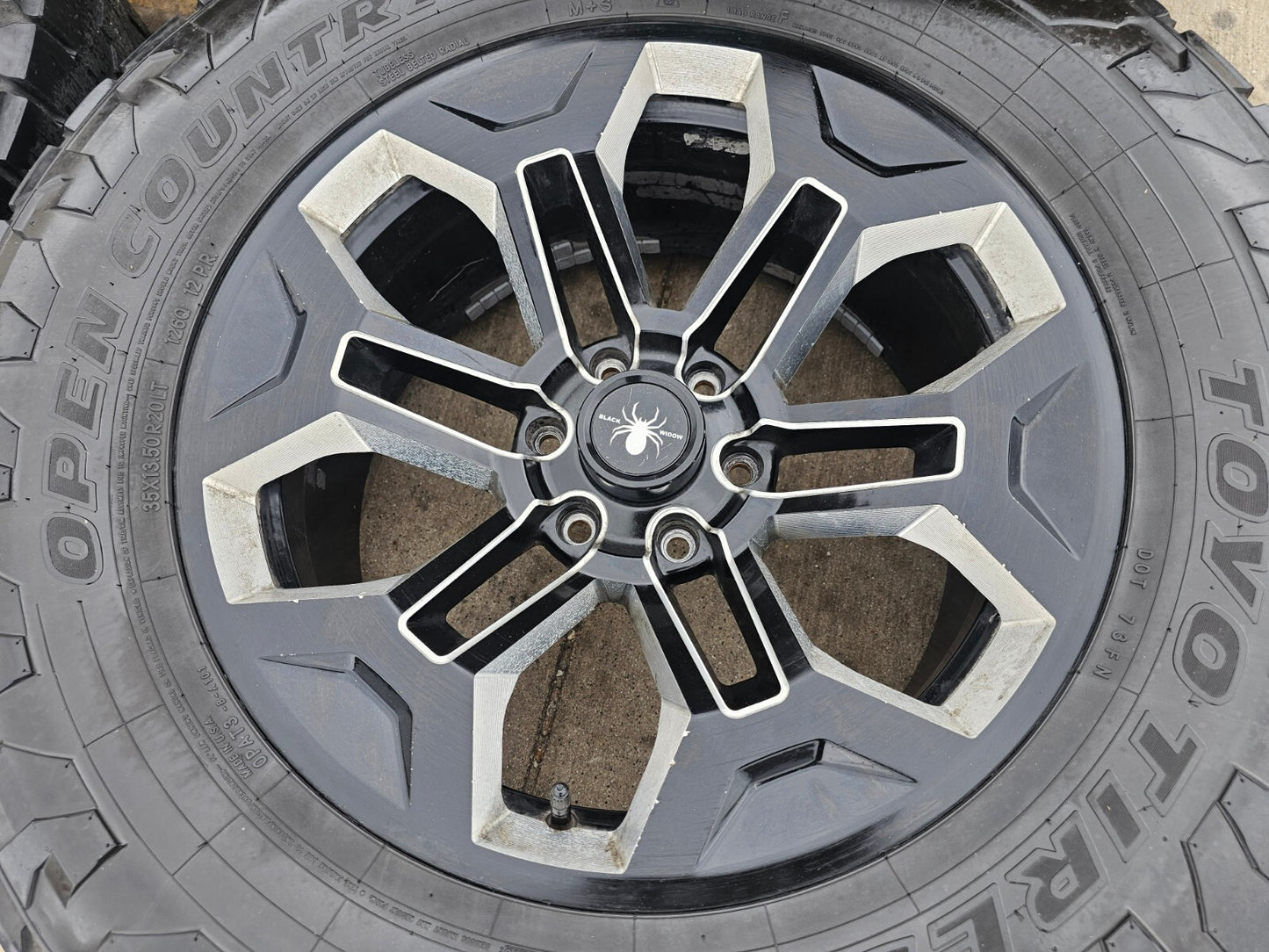20" 20x9 Black Widow Chevy Silverado Tahoe OEM GMC Sierra wheels rims 35" TOYO